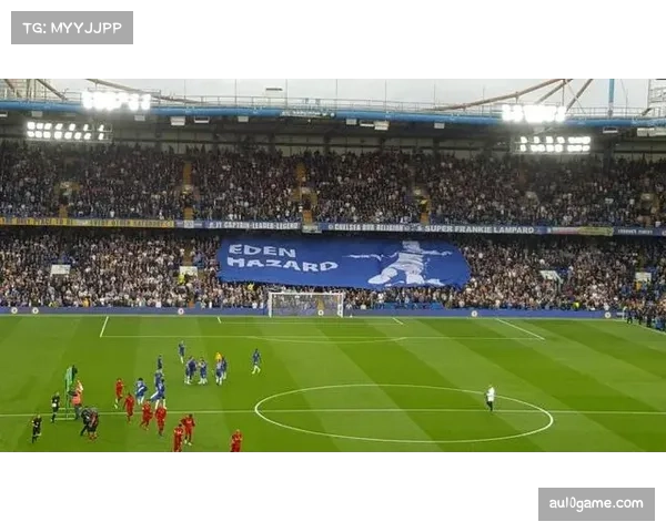 “花絮:莱比锡球迷看台巨幕TIFO,致敬功勋坎普尔” “花絮:莱比锡球迷看台巨幕TIFO,致敬功勋坎普尔”